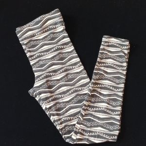 Pink by Victoria's Secret Leggings Size:S Color:Black and White